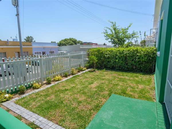 2 Bedroom Property for Sale in Vredehoek Western Cape